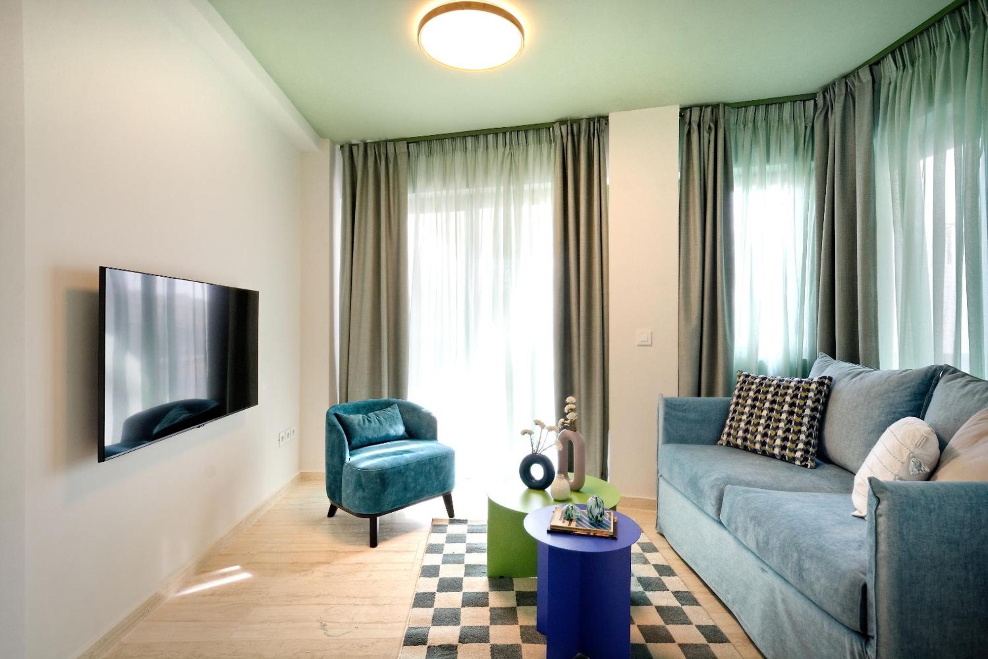 One-Bedroom Apartment Balcony City View